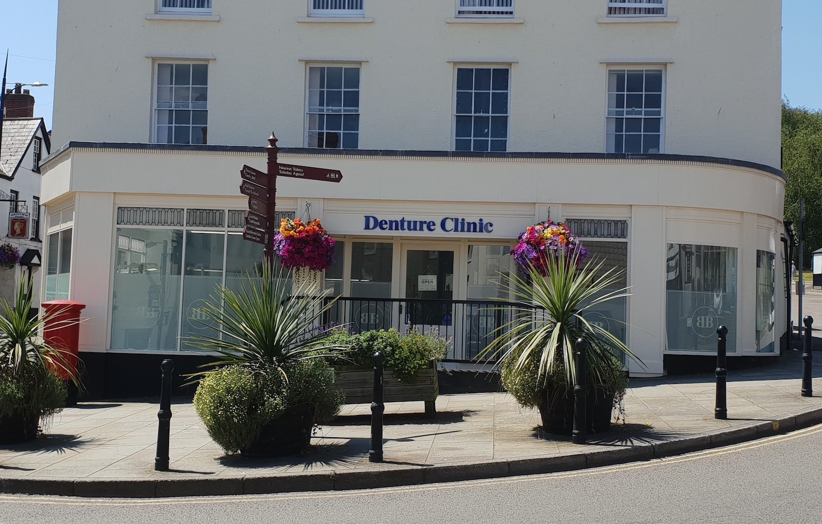 Ben Brookshaw Denture Clinic